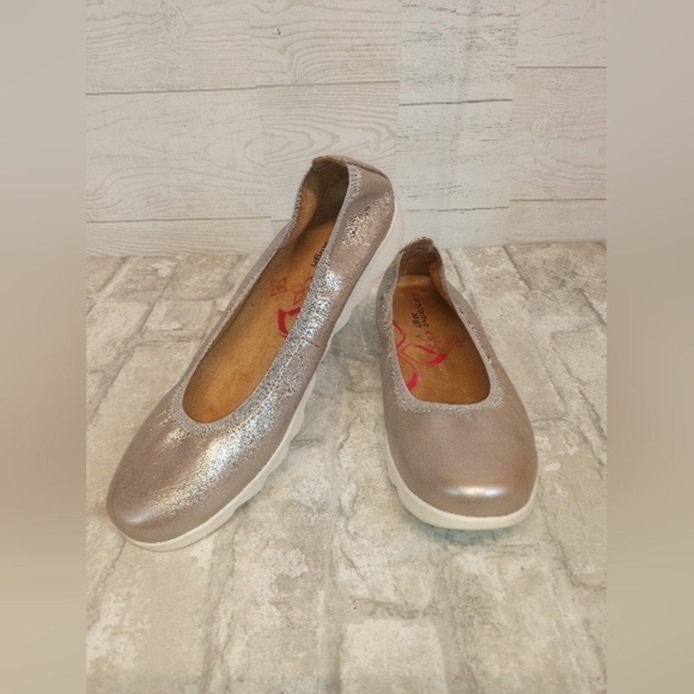 Comfortiva Align Ballet Flats Metallic Champagne Cushioned Comfort Size 8